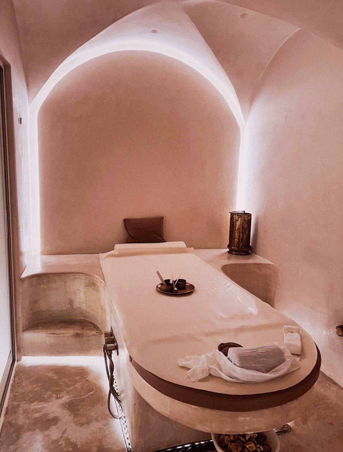 Suite privada con camilla y luz natural